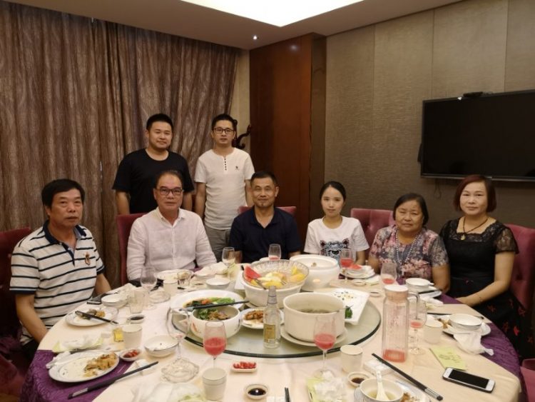 中午由惠安洛阳镇东园镇侨联主席联合宴请