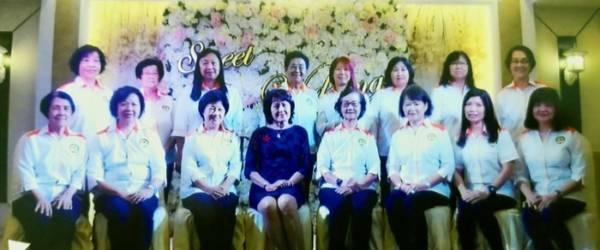 峇株巴辖惠安公会妇女组新届理事，前排左5是主席陈金花。